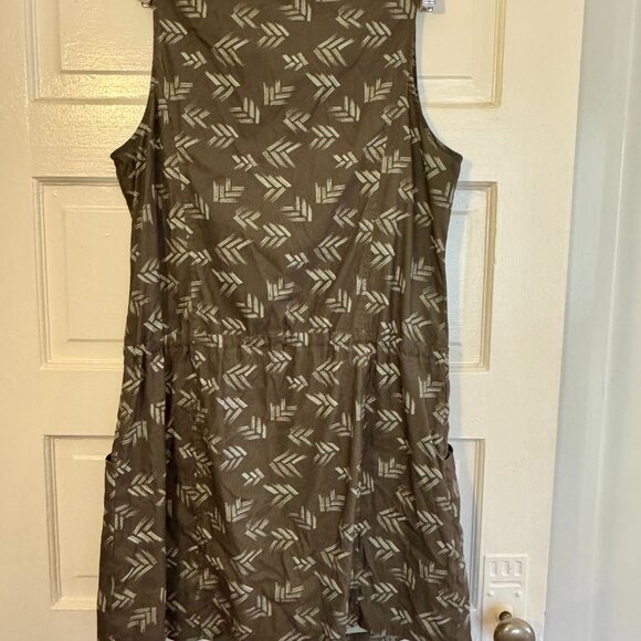 Sporty / Active Toad&Co Gemma Dress - Olive Green w/ SPF - Large - Picture 5 of 6